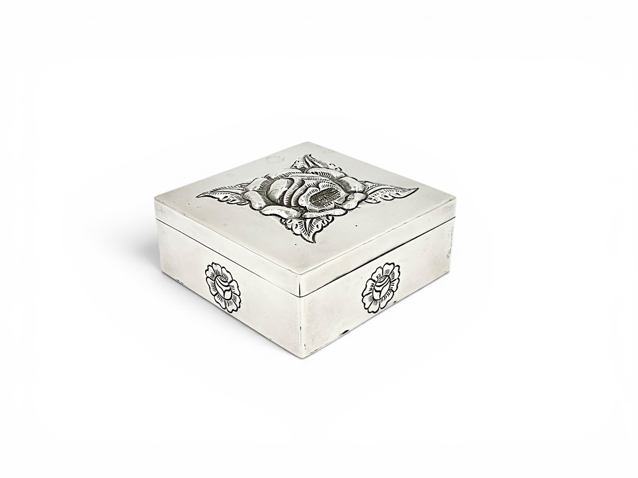 Plateria Reforma Silver Embossed Floral Trinket Box With Wood Liner
